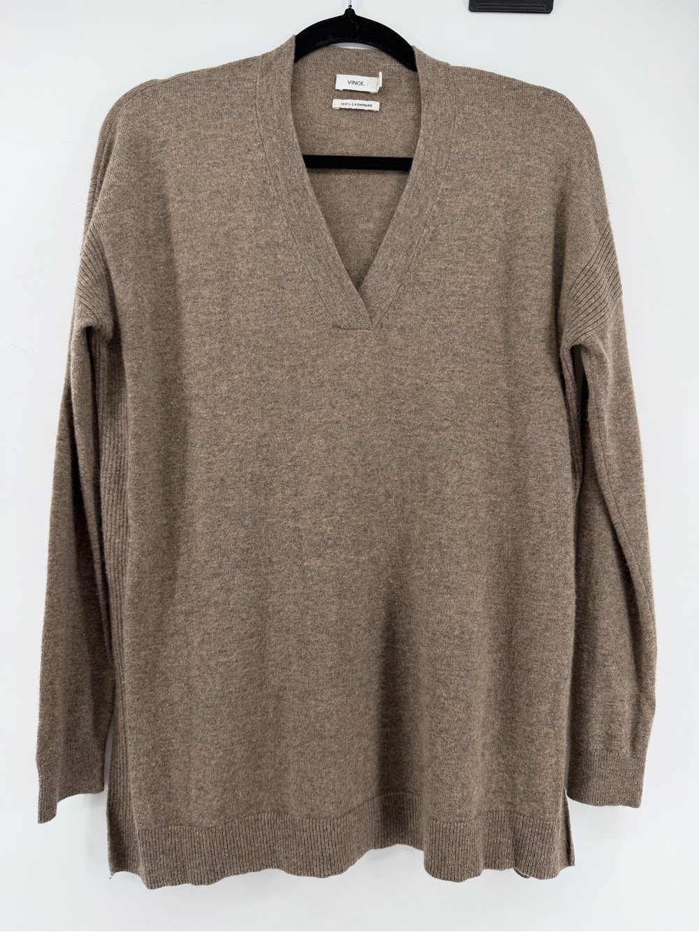 Vince 100% Cashmere V-Neck Tunic Sweater Taupe Brown Ribbed Side Slits